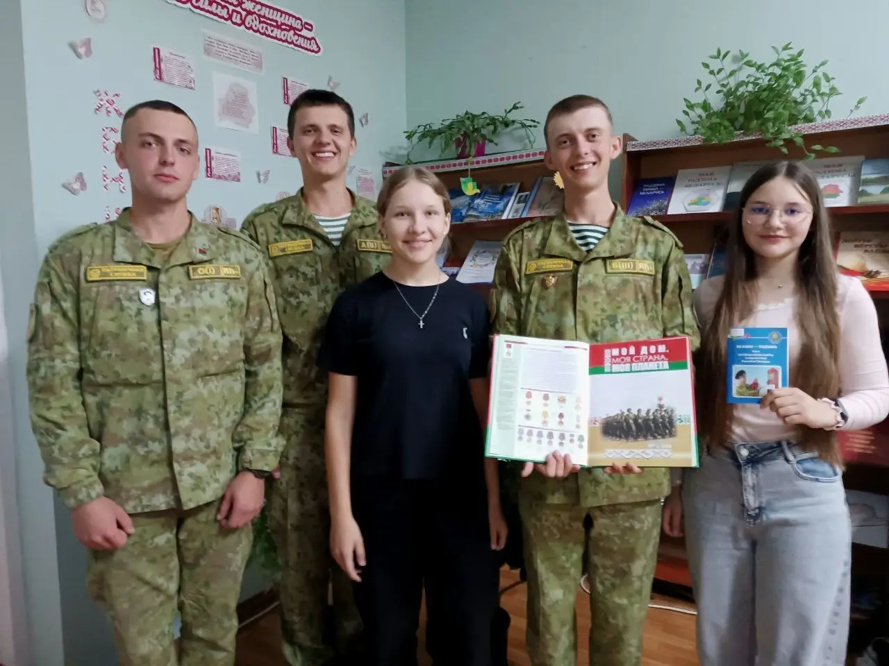 Пограничники заставы «Русаки» встретились с макаровскими школьниками