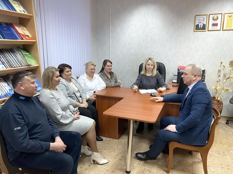 Председатель Берестовицкого райсовета депутатов Павел Панкевич провел встречу с коллективом районного учебно-методического кабинета