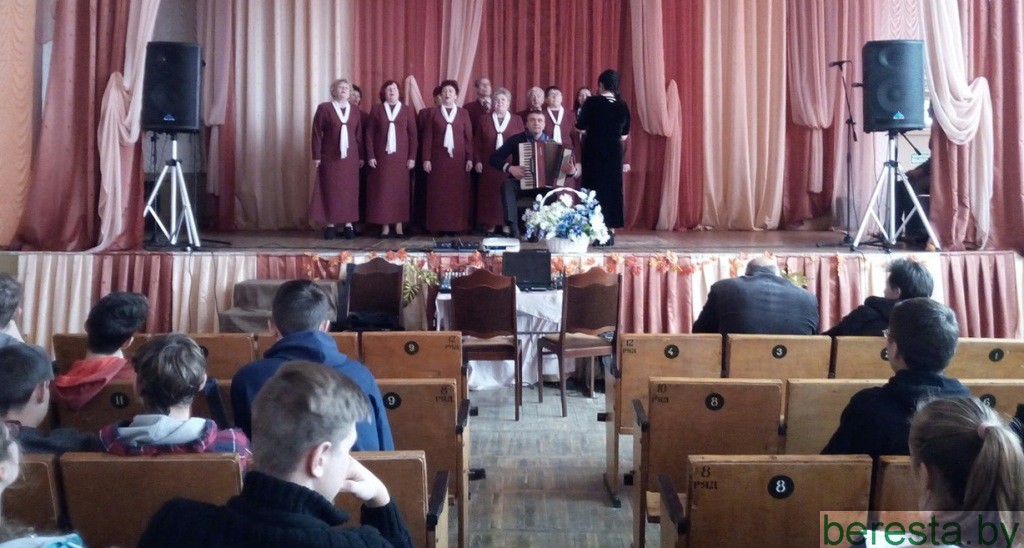 По дорогам нашей памяти.  В Берестовицком лицее состоялся праздничный концерт к 100-летию со дня Октябрьской революции