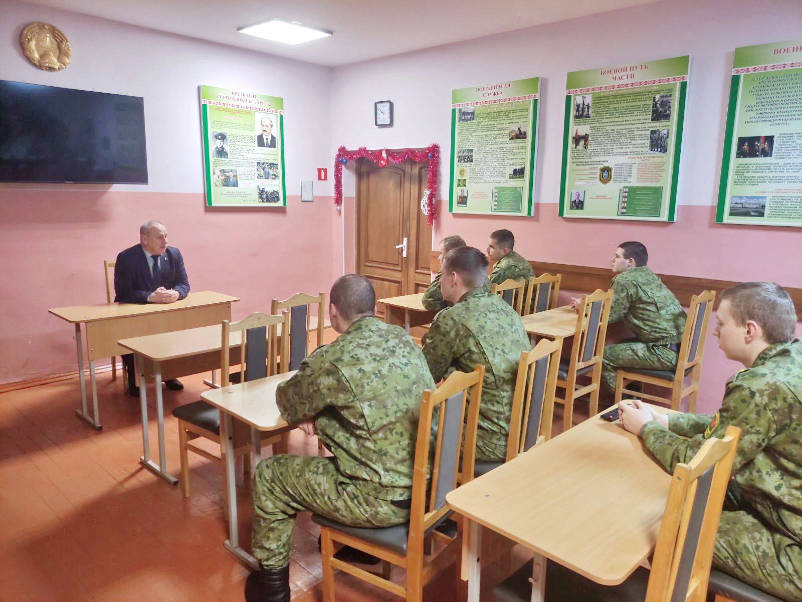 <strong>Председатель Берестовицкого районного Совета депутатов Павел Панкевич встретился с коллективом пограничной заставы №10 «Пограничный»</strong>