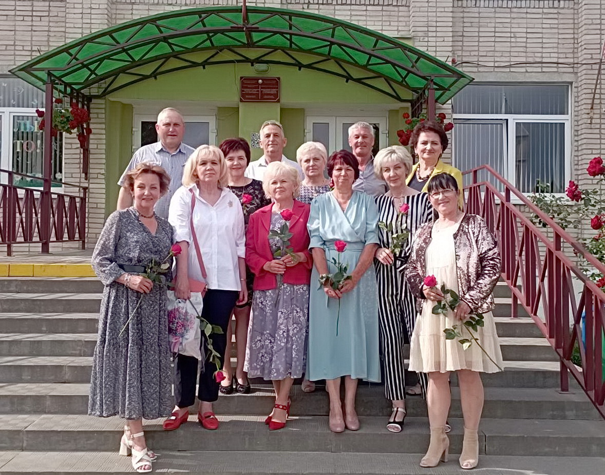 Выпускники Большеберестовицкой средней школы встретились спустя 45 лет