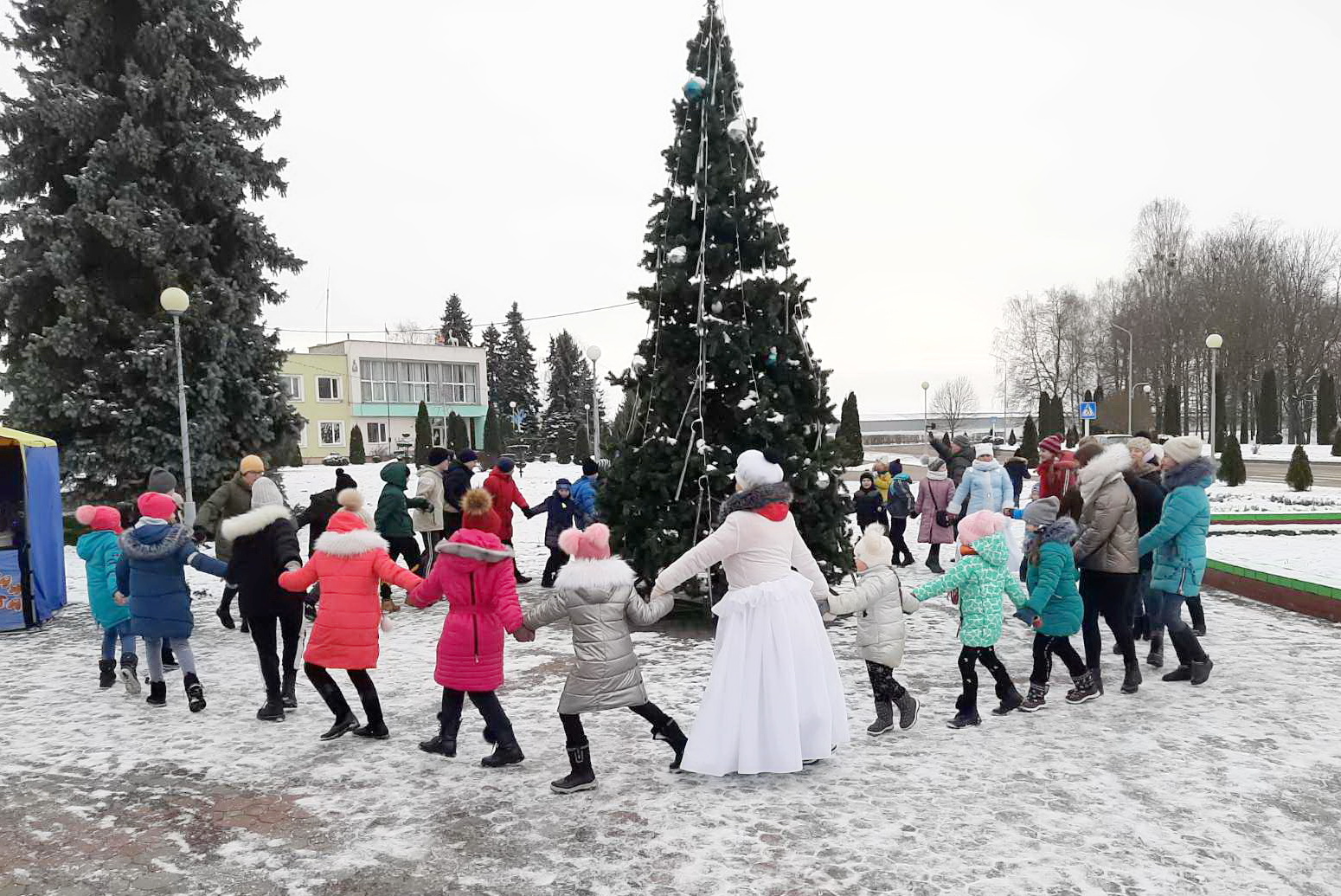 Театрализованная программа «Новый год по-старому» проходит агрогородках Берестовицкого района