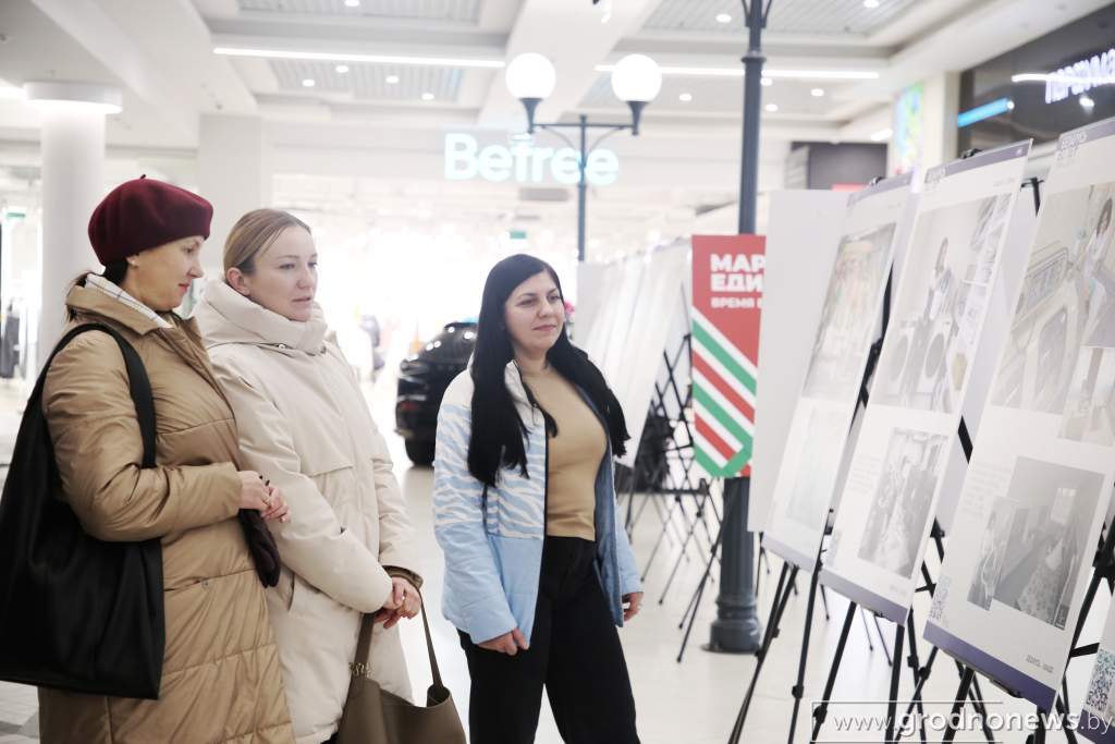 В ТРК «TRINITI» в рамках республиканской акции «Марафон единства» проходит фотовыставка БЕЛТА «Беларусь. Взлет»