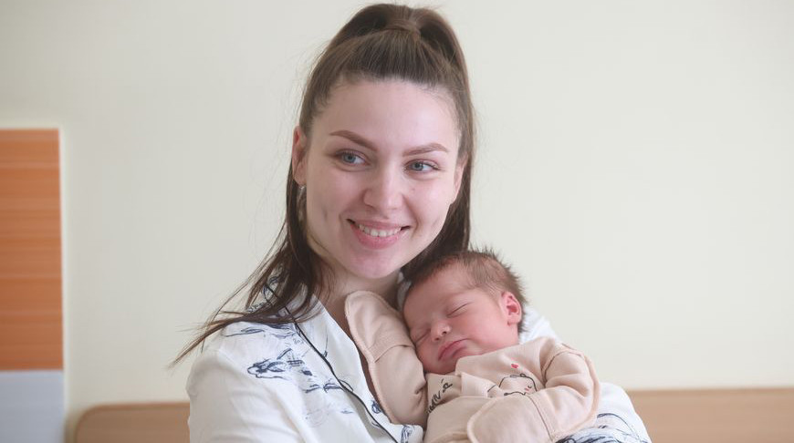 "На Новый год получили самый важный подарок в жизни". В Гродно поздравили женщин, родивших 1 января