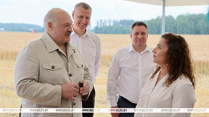 Лукашенко ознакомился с состоянием дел на агрокомбинате "Заря"