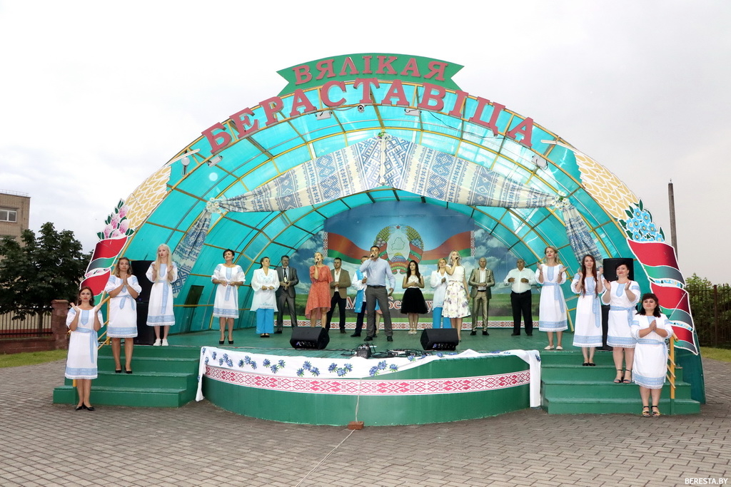 “Нашы песні – наша жыццё!”. У Вялікай Бераставіцы адбыўся святочны канцэрт, прысвечаны Дню Незалежнасці Рэспублікі Беларусь