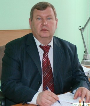 Субботнюю прямую телефонную линию с жителями района провел заместитель председателя Берестовицкого райисполкома Александр Рахуба