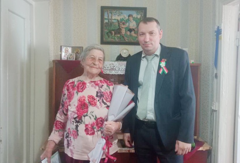 В Берестовицком районе ветерана труда поздравили с 90-летним юбилеем