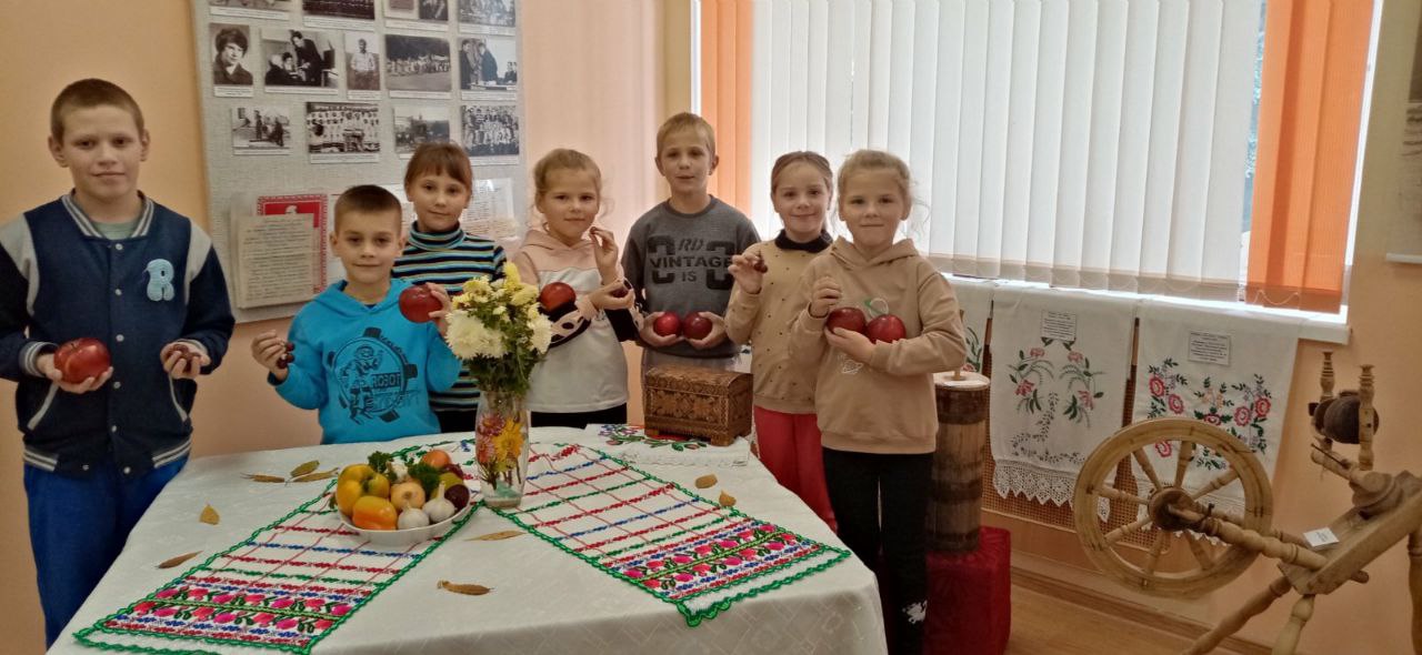 "Осень патриотическая" завершила неделю каникул в лагере "Солнышко"