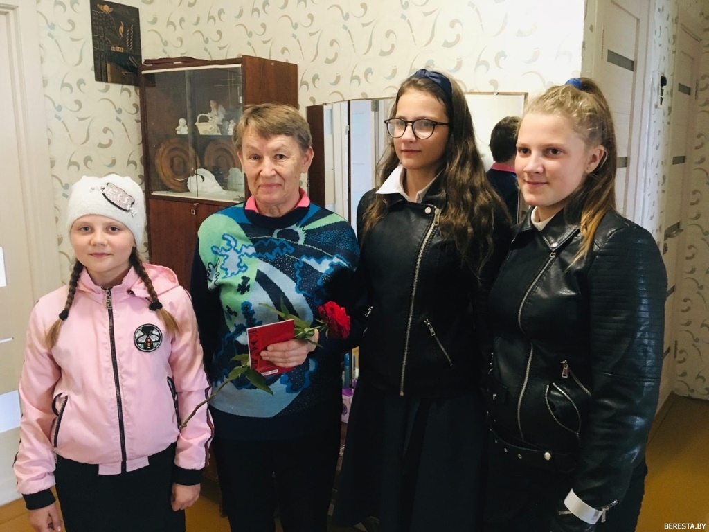 Пархімаўскія школьнікі далучыліся да віншаванняў з Днём пажылых людзей