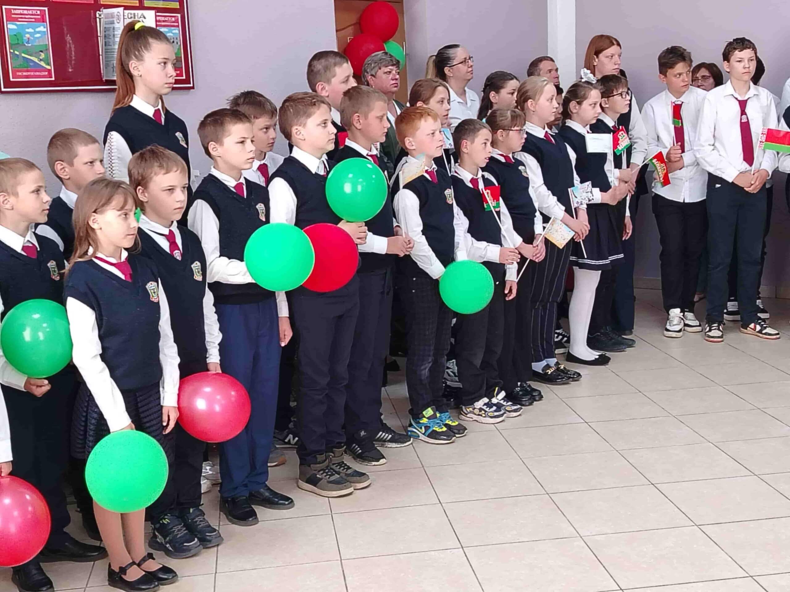 Торжественная линейка, посвященная Дню Государственного герба, Государственного флага и Государственного гимна Республики Беларусь, прошла в Конюховской средней школе
