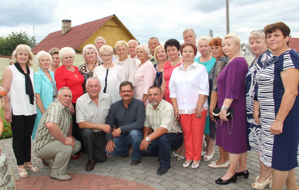 Выпускнікі Вялікабераставіцкай сярэдняй школы сустрэліся праз 45 гадоў пасля выпуску