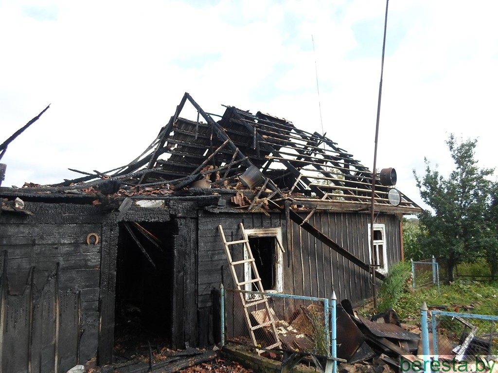 В Кваторах  горел жилой дом