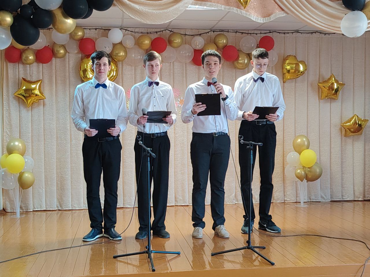 В Макаровской средней школе состоялась праздничная концертная программа, посвящённая Дню женщин