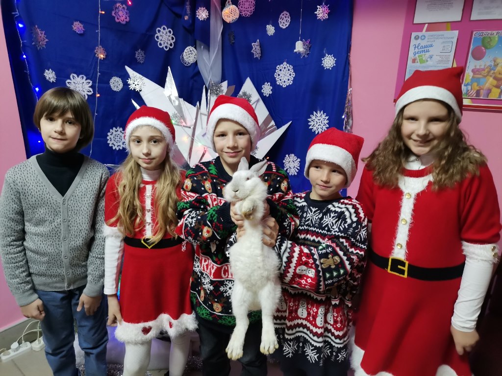 Новогодние улыбки. В Пограничном филиале детской школы искусств состоялось праздничное представление