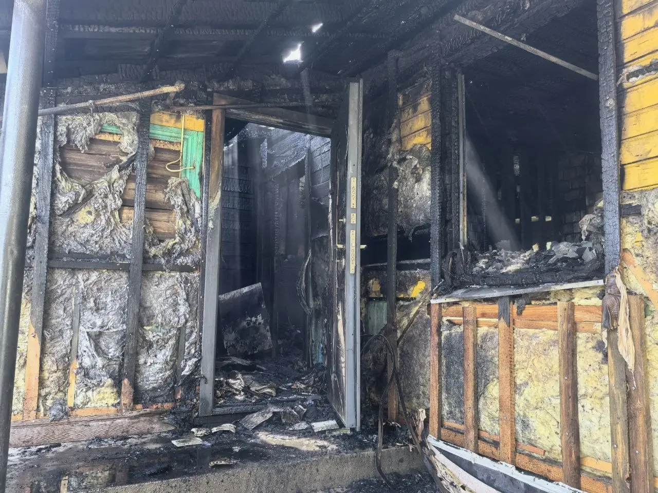 Спасатели МЧС ликвидировали пожар жилого дома в агрогородке Пограничный 