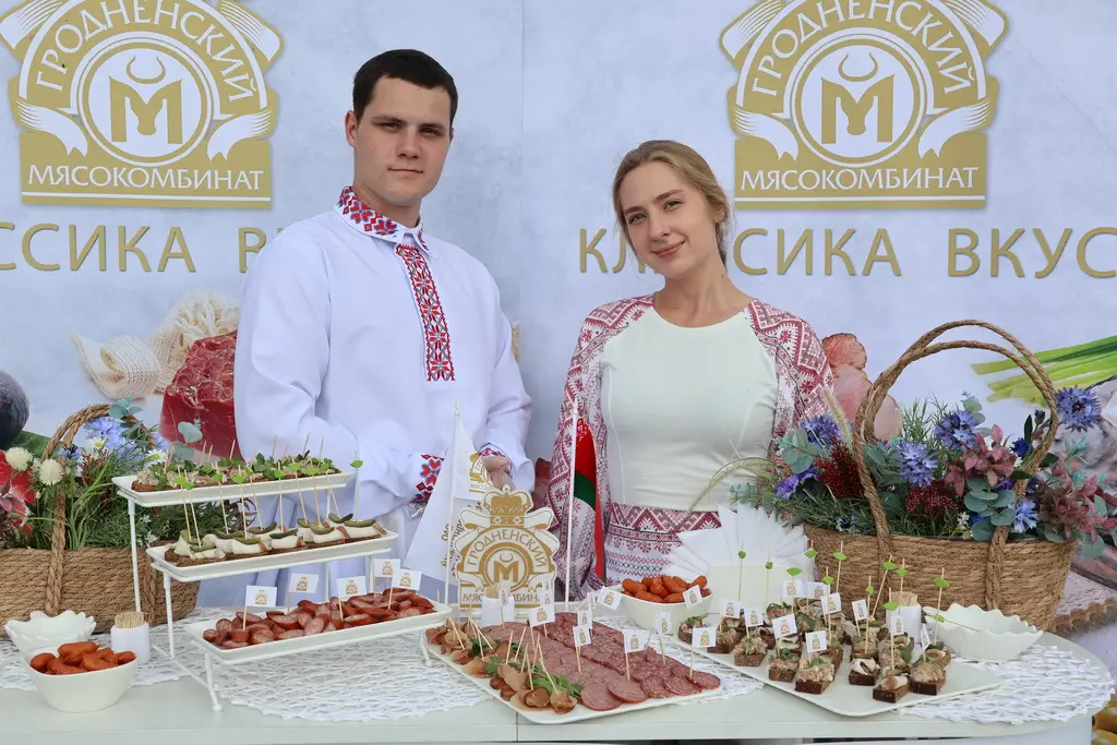 Покупки и развлечения на любой вкус. Праздничная торговля развернулась в Олекшицах 