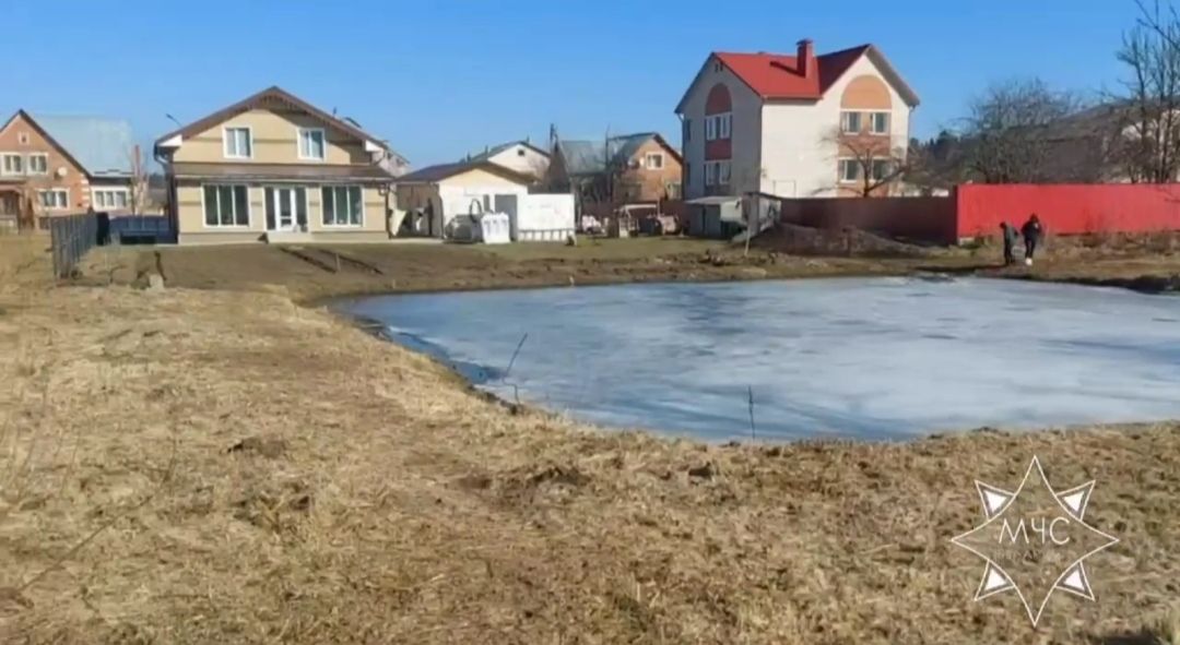 В Ушачах прохожие спасли провалившихся под лед детей