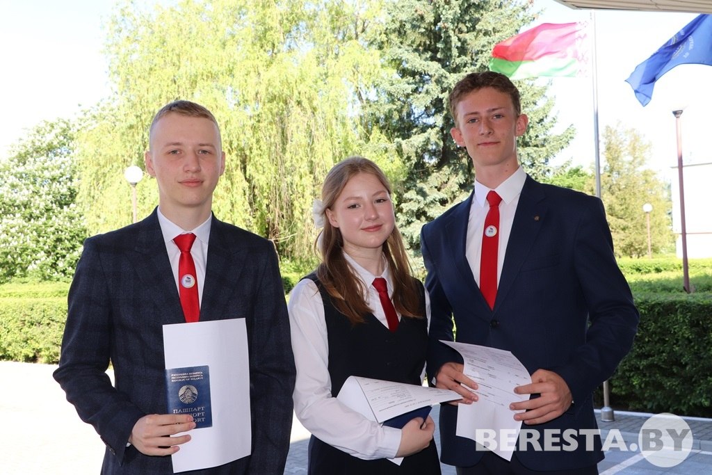 Берестовицкие выпускники сдают первый централизованный экзамен