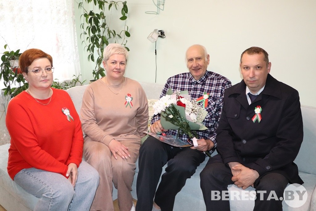 Никто не забыт, ничто не забыто. На Берестовитчине поздравили с Днем Победы пострадавших от последствий войны