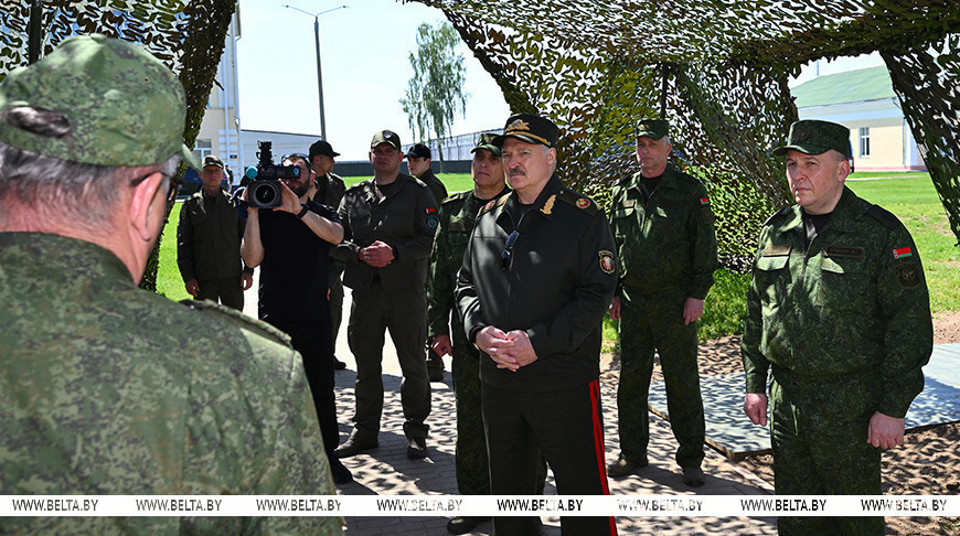 Военная тематика в центре внимания. Александр Лукашенко приехал к ракетчикам в Осиповичский район