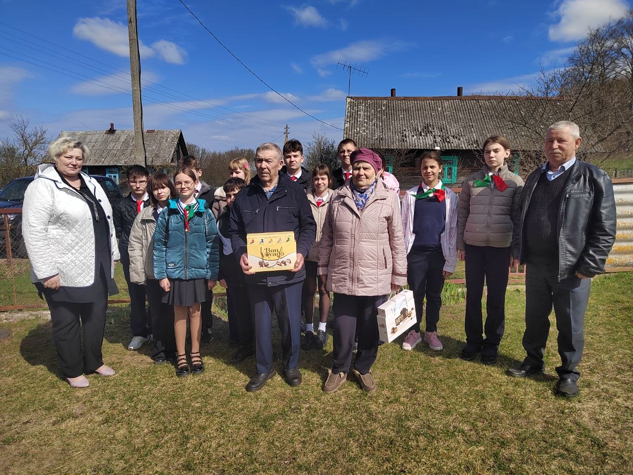 Источник живой памяти. Учащиеся Олекшицкой средней школы посетили бывшего малолетнего узника 