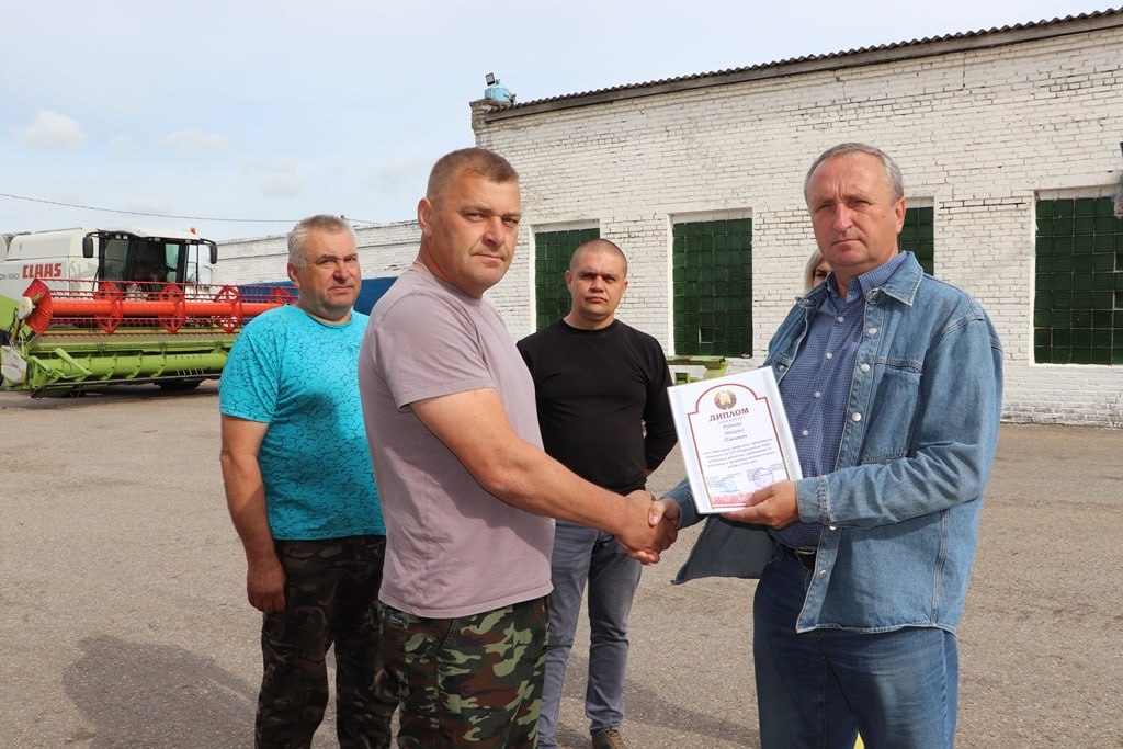 В Берестовицком районе наградили победителей соревнования на весенне-полевых работах