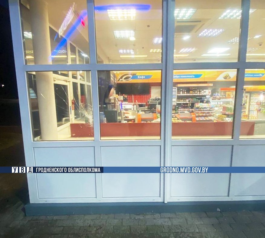 В Берестовицком районе нетрезвый водитель разбил стекло на заправке