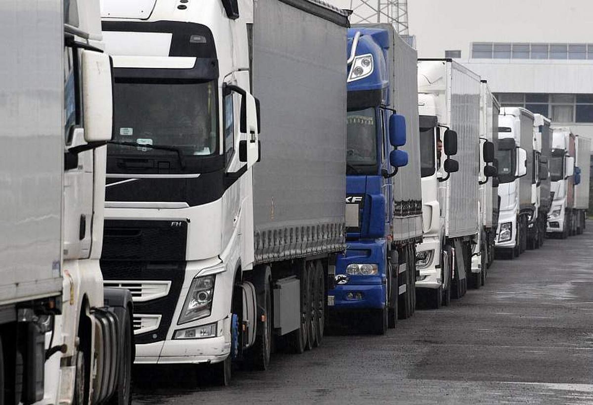 Около 50 автобусов и 700 легковушек находятся в очереди в Польшу