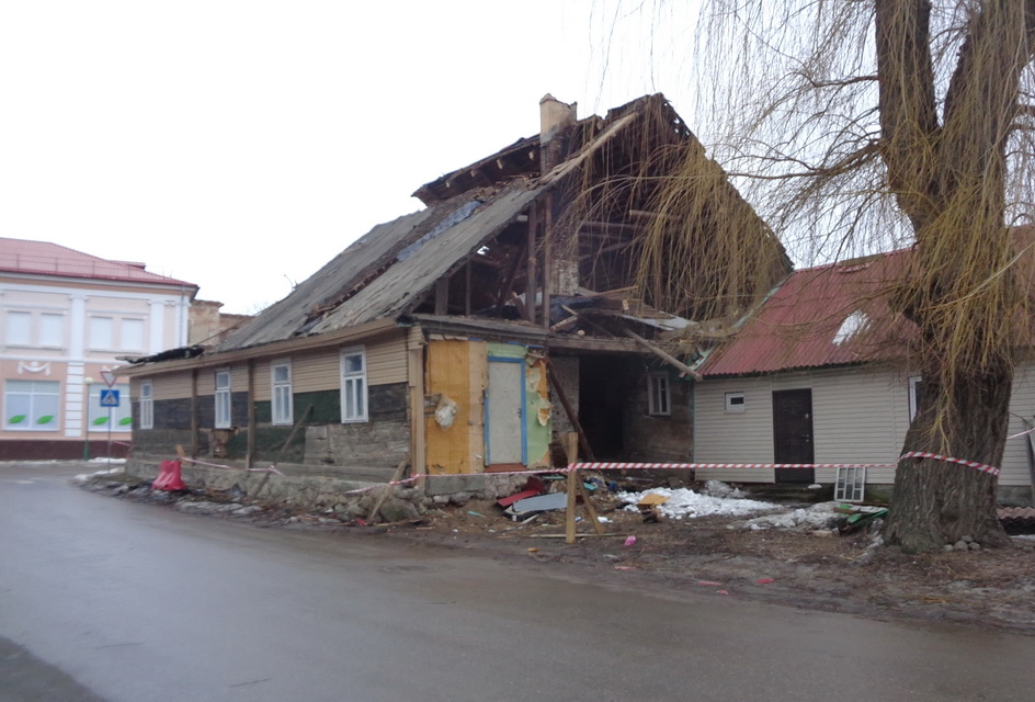1 старый дом во время сноса.JPG