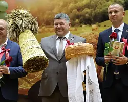 Первые «Дожинки» в Берестовицком районе отпраздновали в агрофирме «Старый Дворец» РУП «Гродноэнерго»
