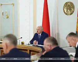 Президент Беларуси Александр Лукашенко поручил принять самые жесткие меры в отношении недостатков на уборочной
