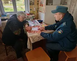 В Большой Берестовице спасатели напомнили жителям о пожарной безопасности