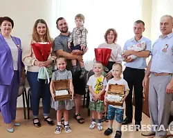 «Бацькава кашуля» – на счастье малыша: в Малой Берестовице две семьи стали участниками проекта «Трэці – Бацькаў»