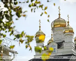Православные верующие празднуют Рождество Пресвятой Богородицы