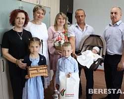 “Бацькава кашуля” – для маленькай прыгажуні. На Бераставіччыне далучыліся да рэспубліканскай акцыі «Трэці – Бацькаў»