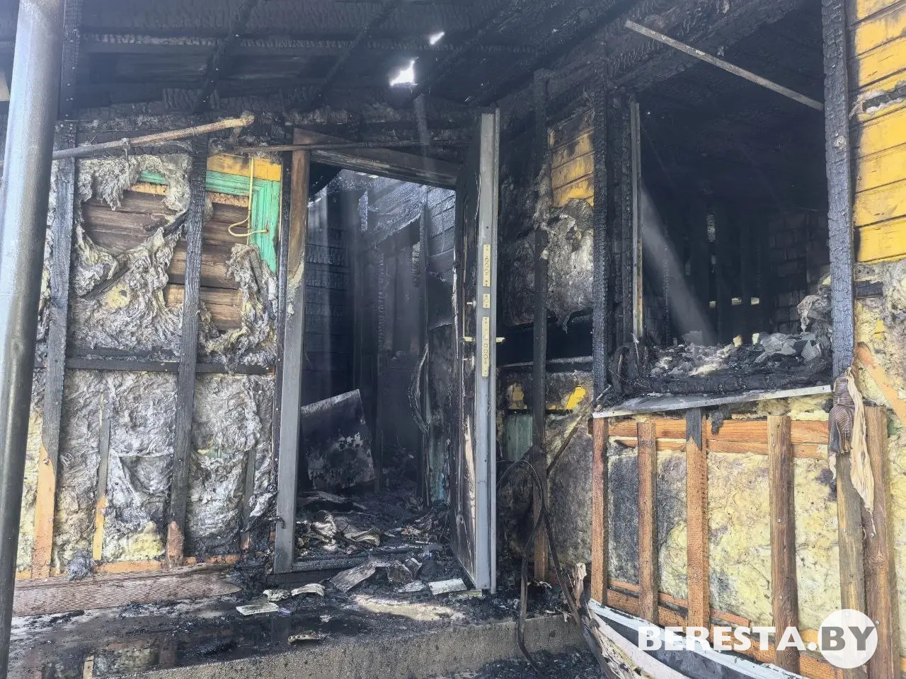 Спасатели МЧС ликвидировали пожар жилого дома в агрогородке Пограничный 