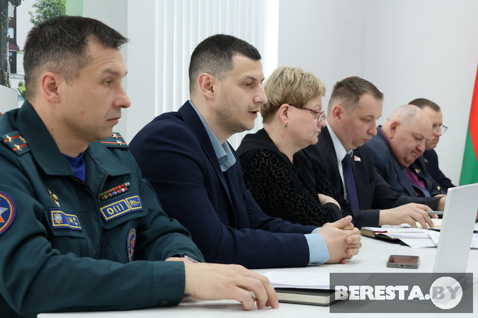 Актуальные вопросы благоустройства и наведения порядка на земле обсудили на совещании у председателя Берестовицкого райисполкома