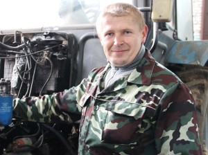 На любой рабоце стараннем вызначаецца механізатар  Віктар Маслоўскі.